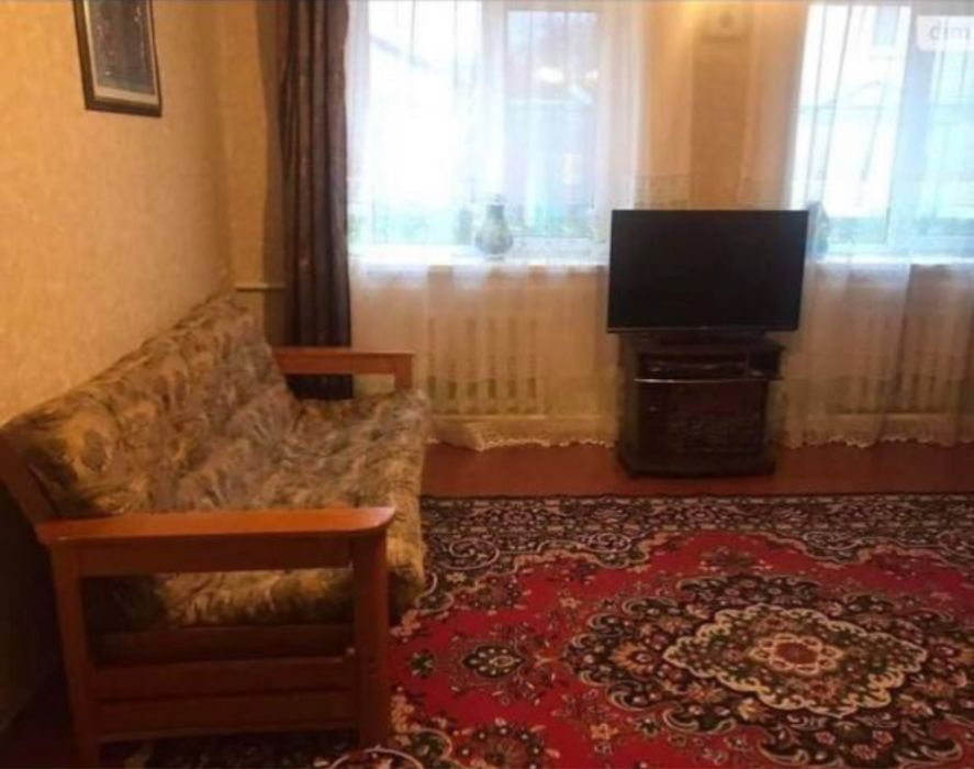 Здається будинок . Можна на місяць