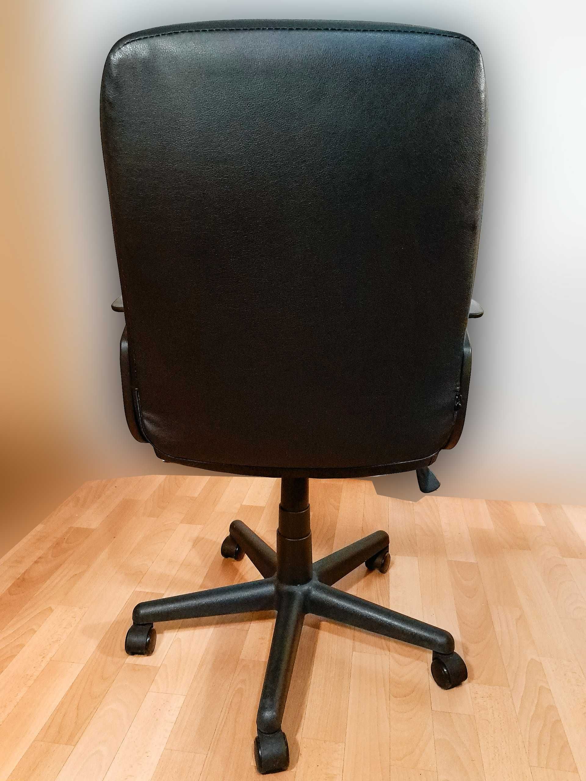 Крісло офісне Jysk NIMTOFTE чорна штучна шкіра, стан нового