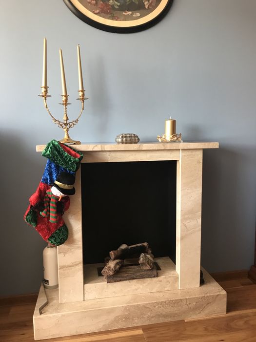 Biokominek marmurowy