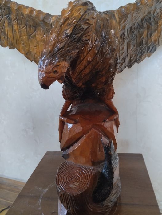 Статуэтка,композиция деревянная,орел