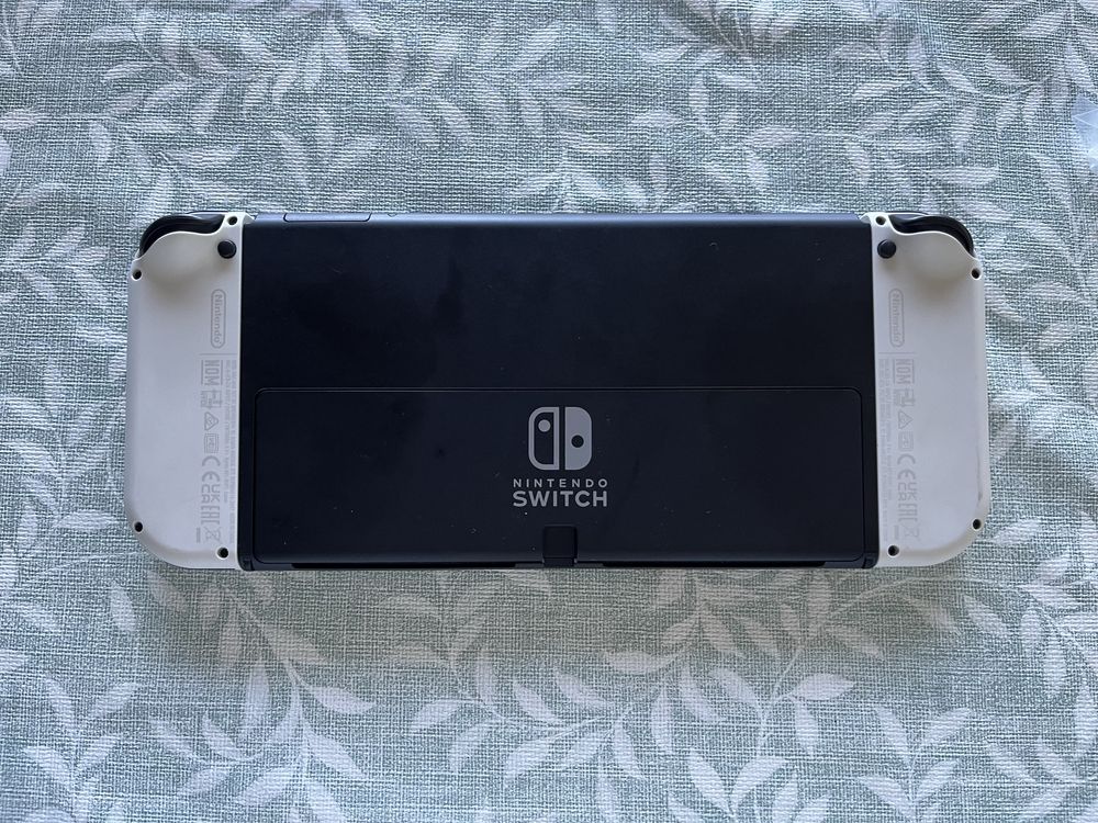 Nintendo Switch OLED - Desbloqueada, com caixa e acesssórios