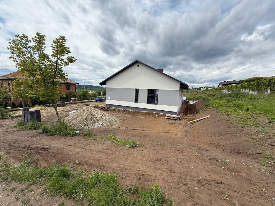 Продається новий будинок біля лісу