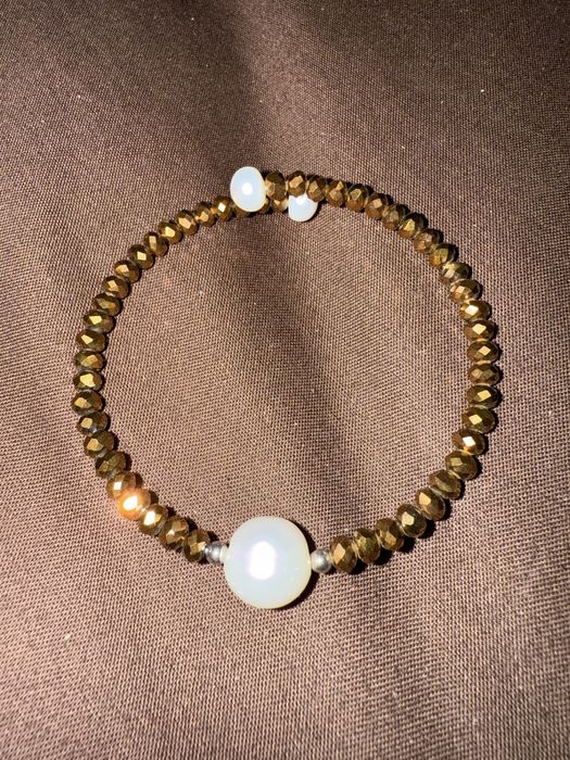 Pulseira fantasia bronze e pérola