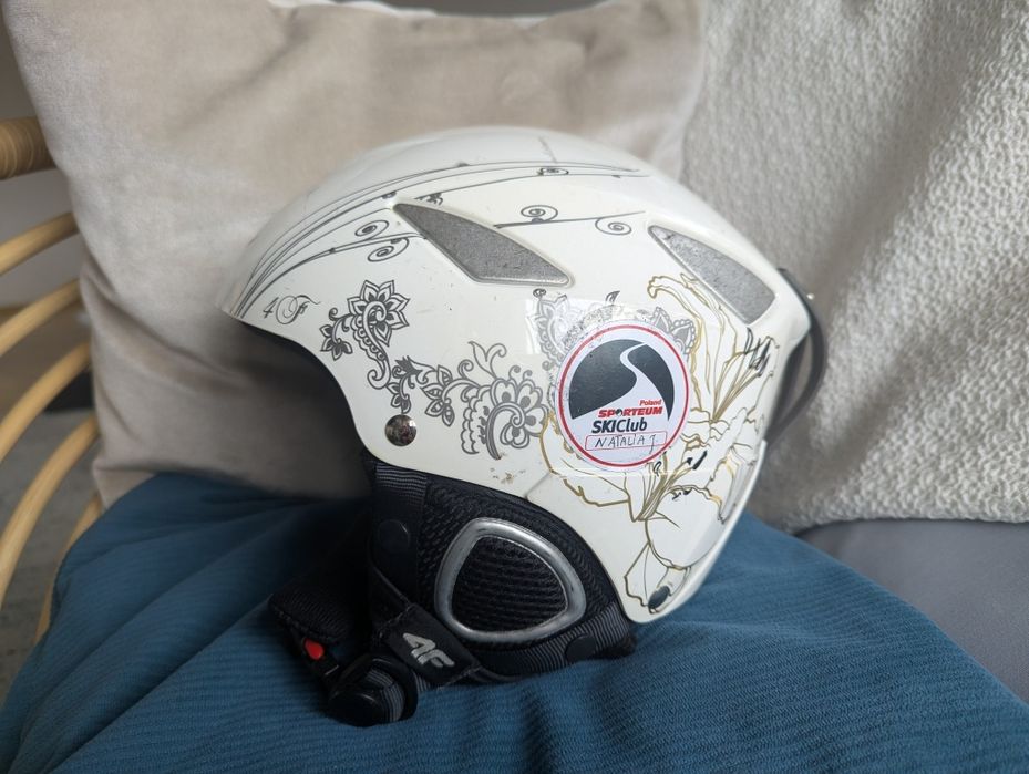 Kask narciarski 4F xs