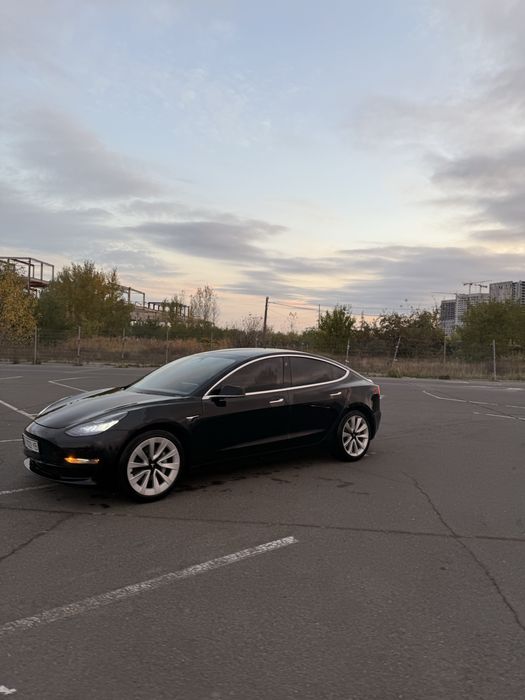 Тесла модел 3 2020года 75кв лонг рейнж