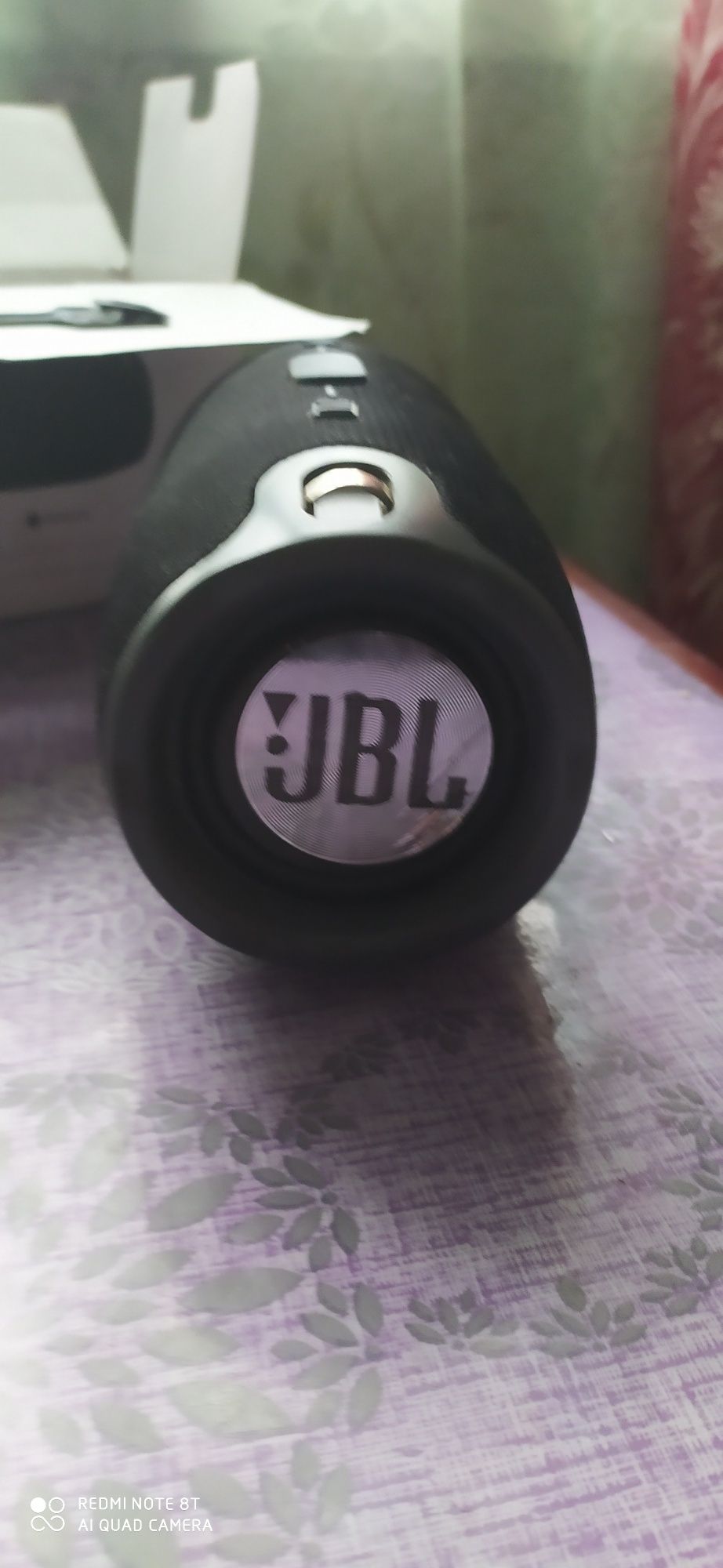 Продам блютуз колонку JBL