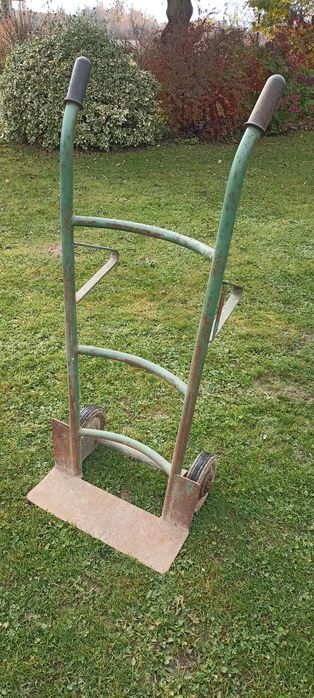 Wózek transportowy do beczek