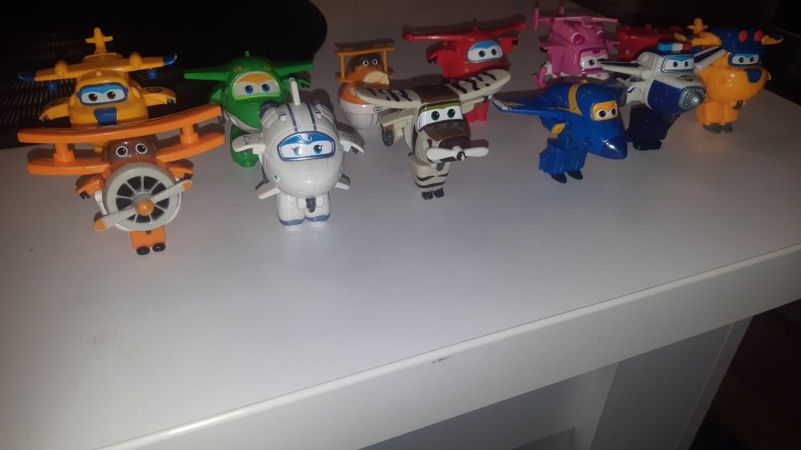 Baza Super Wings oraz samoloty