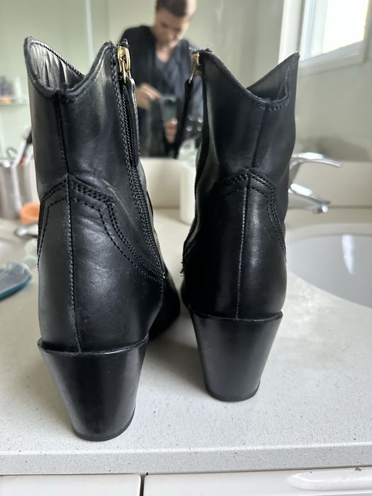 Botas em pele, pretas