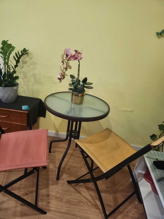 Mesa de jardim com cadeiras