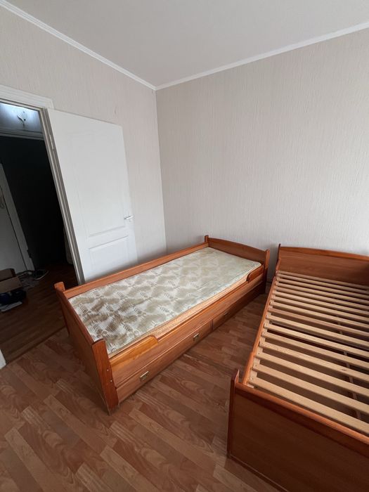 Два односпальні ліжка