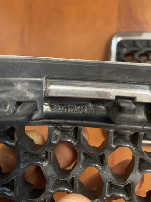 Решётка радиатора Jeep Cherokee