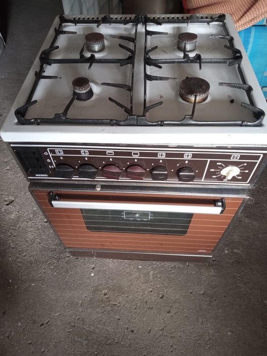 Kochania gazowa i piekarnikiem gazowym