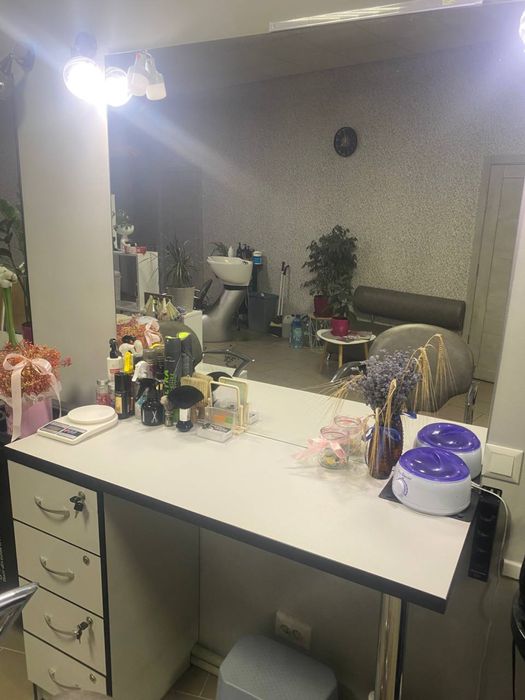 Здається в оренду місце для перукаря/майстра манікюру/бровіста
