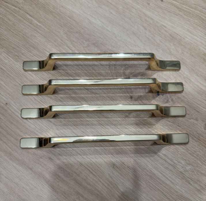 Uchwyt meblowy metalowy złoty połysk rozstaw 128cm