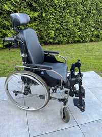 Wózek dla niepełnosprawnych inwalidzki z podnóżkami Vermeiren D200