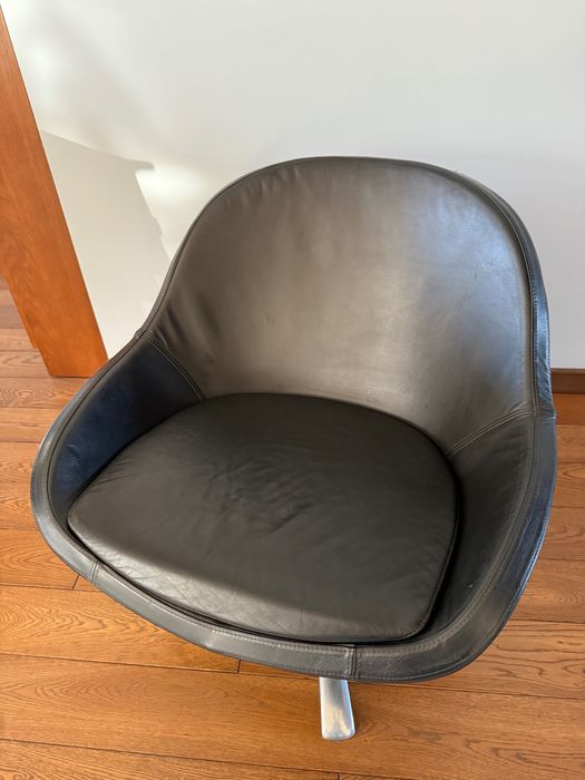 Fotel skórzany obrotowy BoConcept