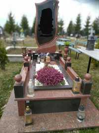 Прибирання могил на кладовищах