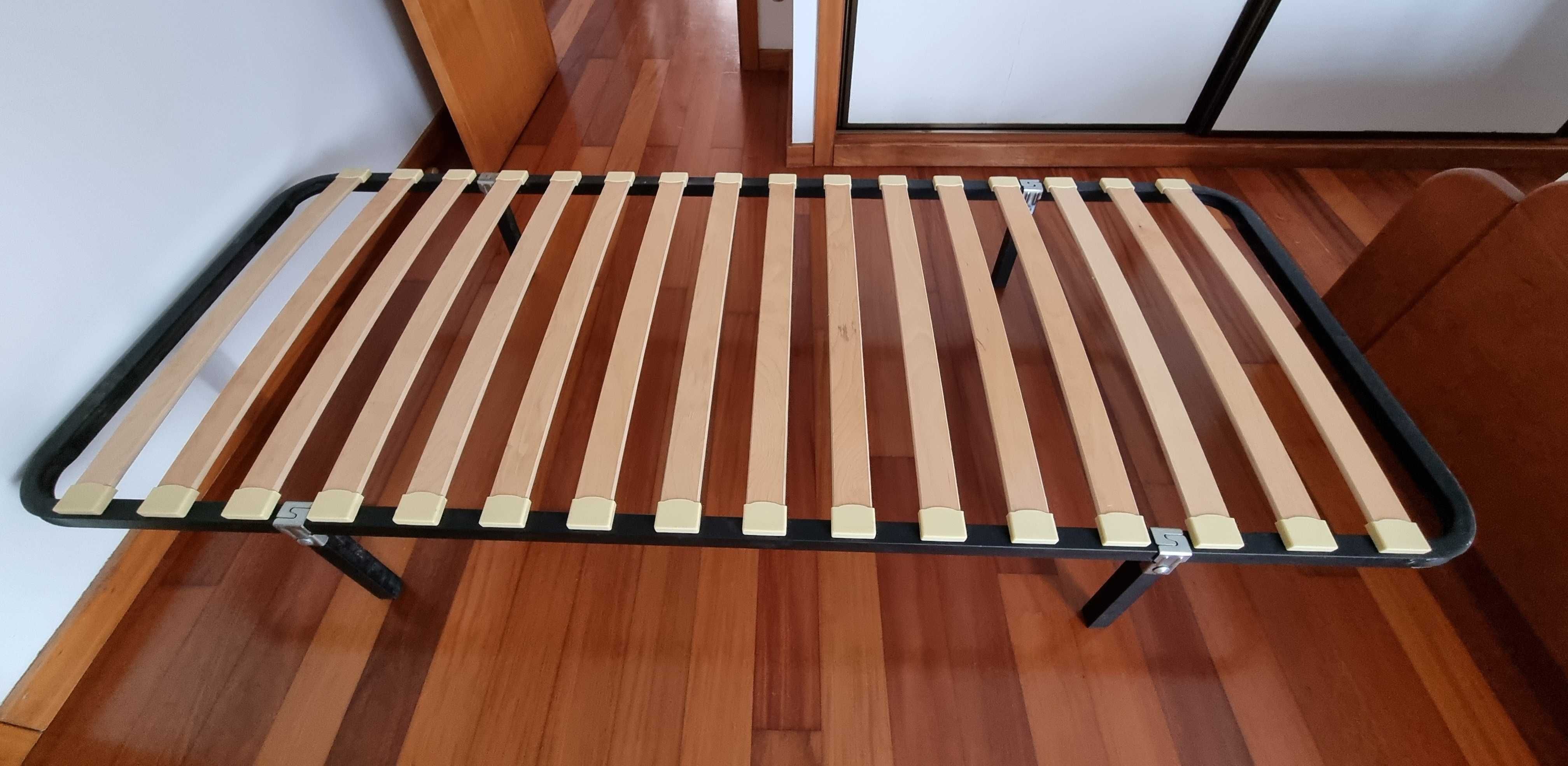 Cama de solteiro (estrado com pernas + colchão) -> 2un. disponíveis