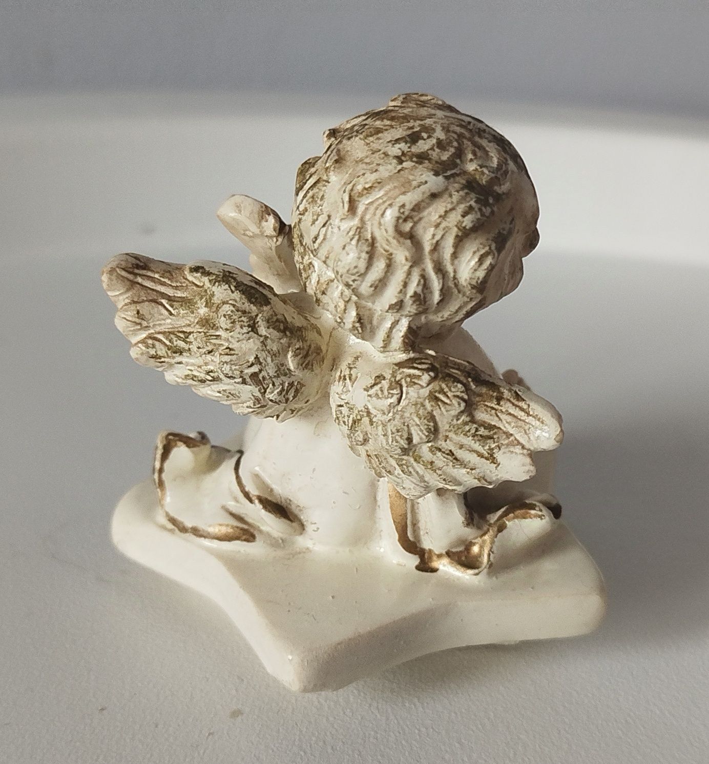 Figurka gipsowa aniołek