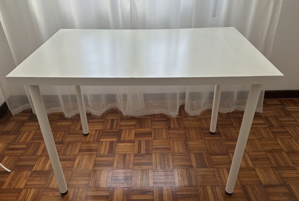 Secretária branca IKEA