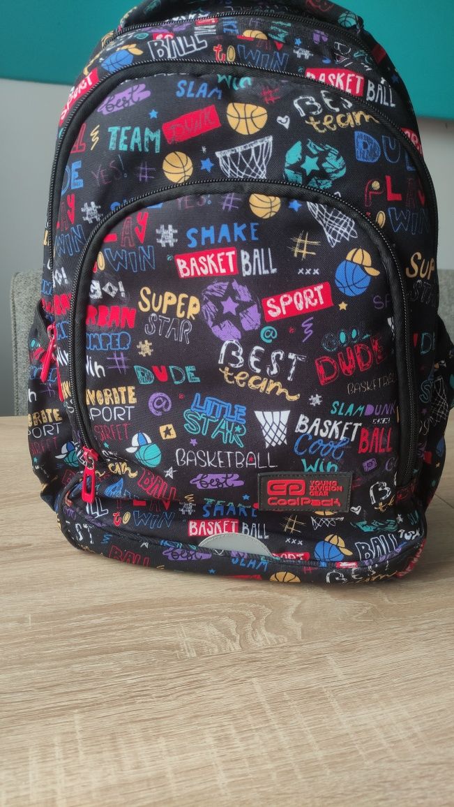Plecak szkolny o dużej pojemności i usztywnieniem na plecach: CoolPack