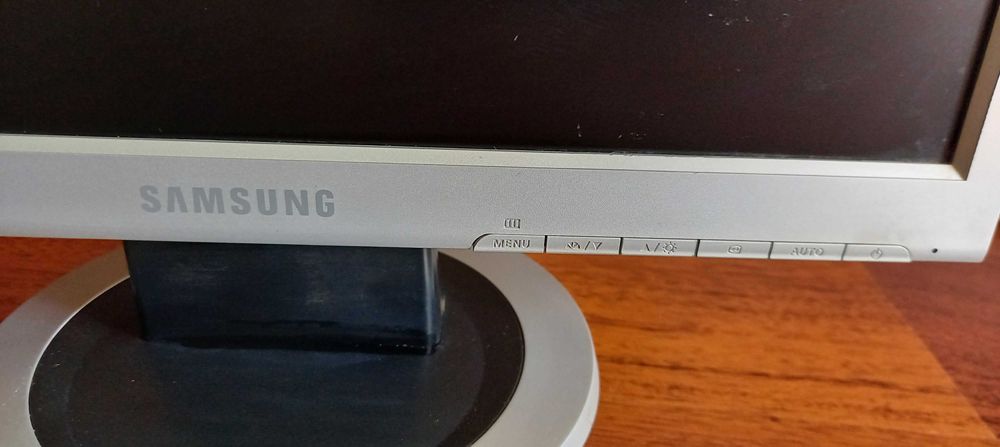 Monitor Samsung SyncMaster 713N S