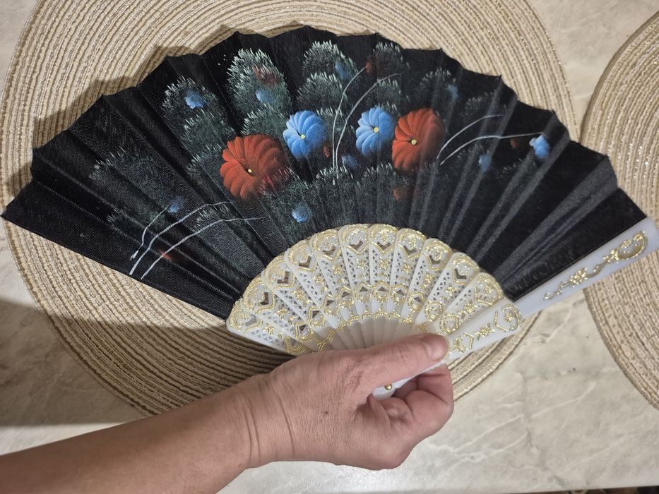 Веер раскладной красивый