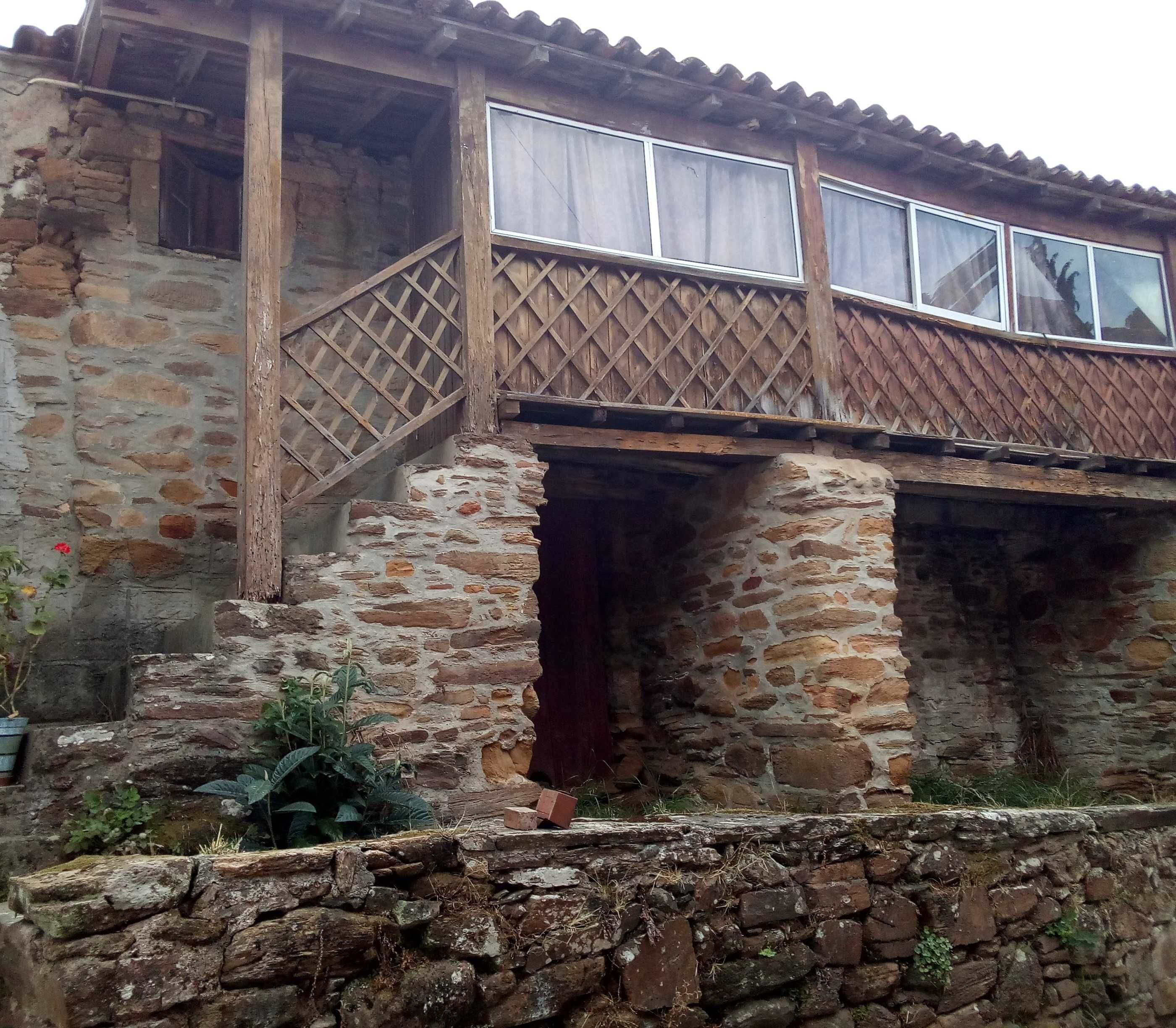 Empreendimento rural: T2 + T3 + T3 (Casas de Xisto)