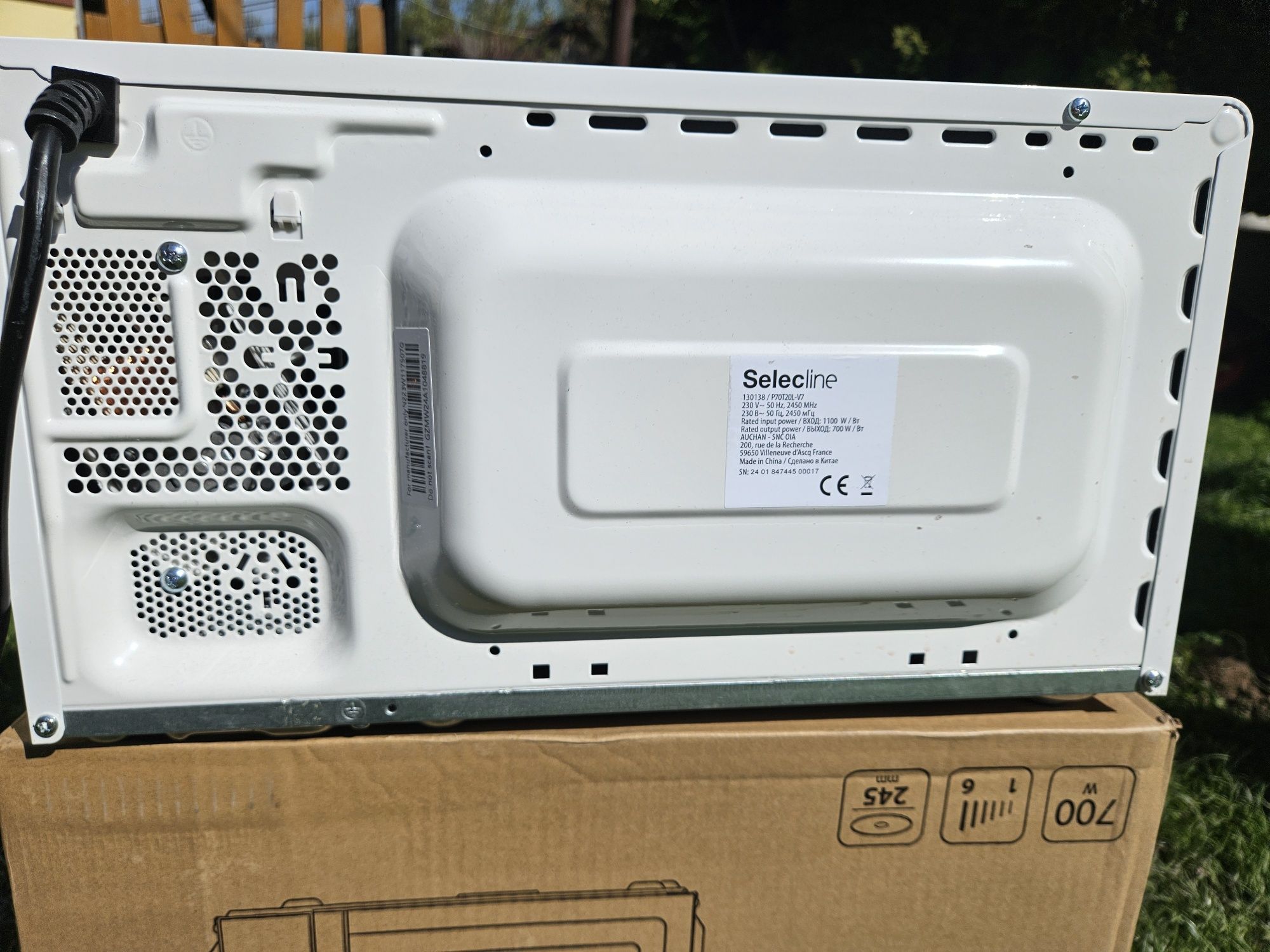 Kuchenka mikrofalowa 700W