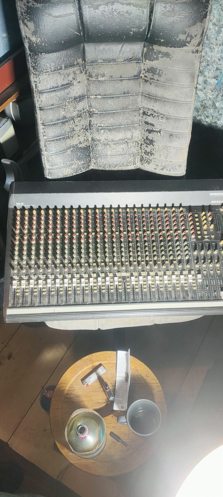 MACKIE SR24-4 bus mixing console