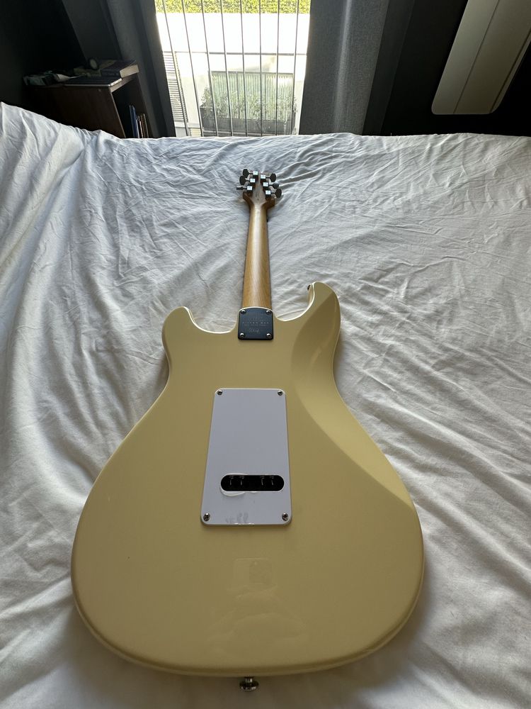 PRS SE Silver Sky