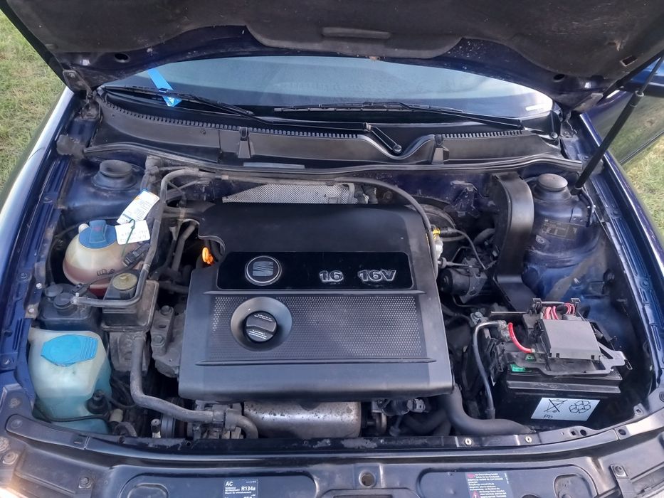 Sprzedam seata leona 1 6 niski przebieg 202595