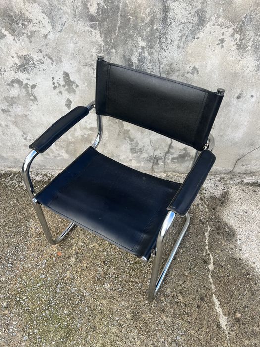 Cadeira vintage estilo Bauhaus em couro preto e estrutura cromada