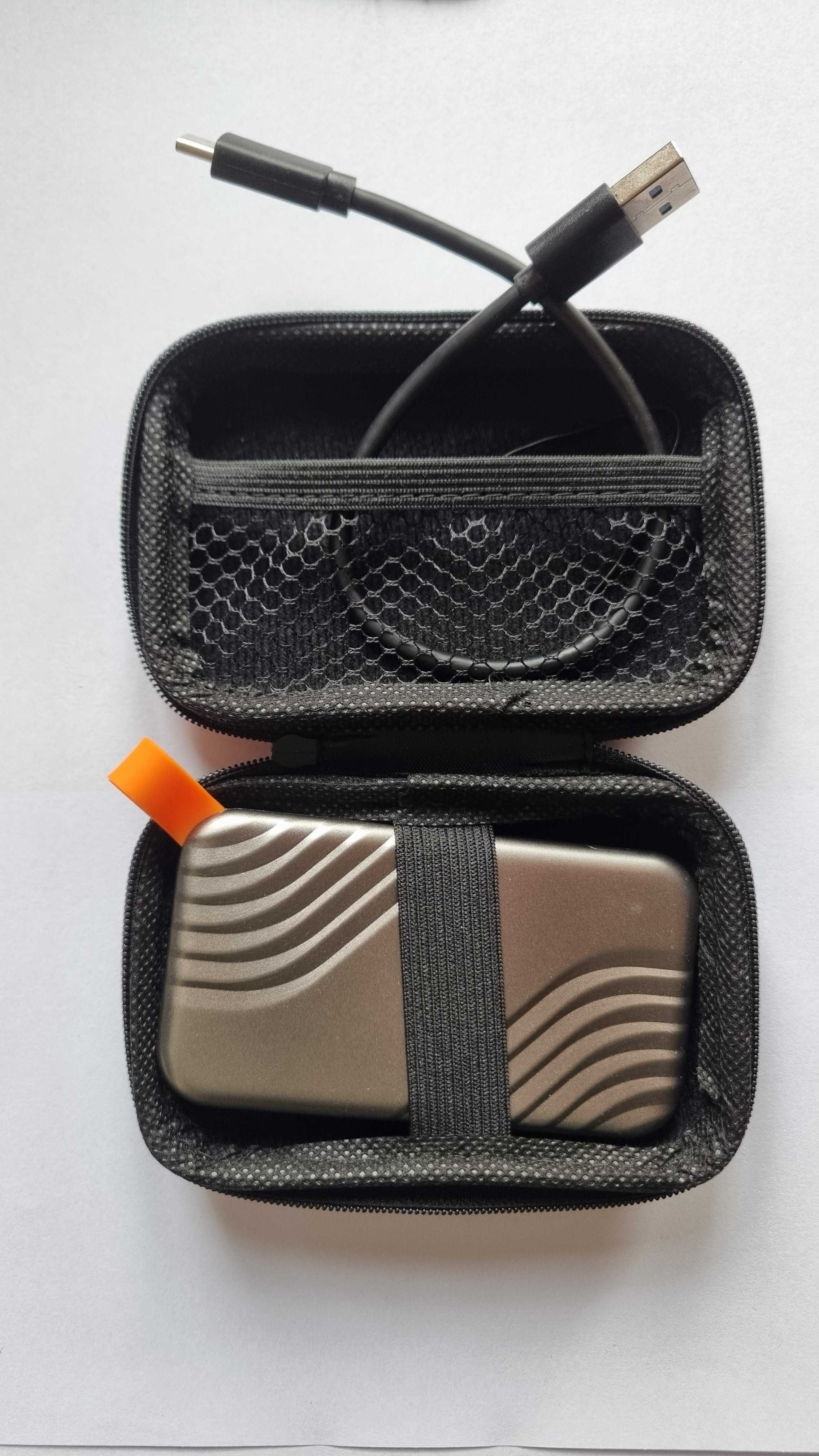 Зовнішній жорсткий диск на 2ТБ  USB 3.1