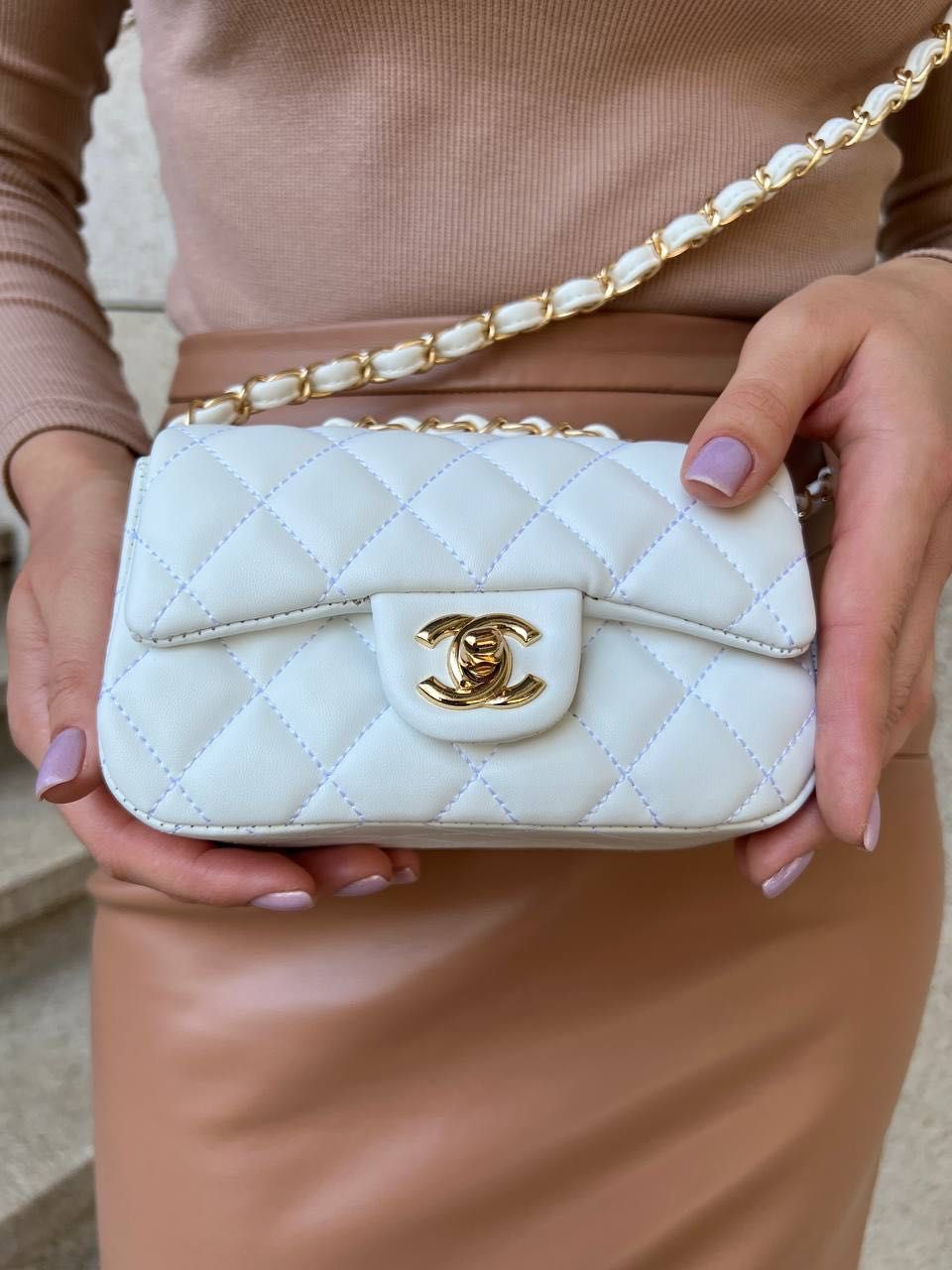 В продажі нова Chanel mini (white)