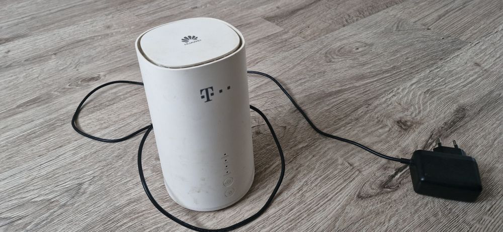 Ruter  huawei b528s 23a