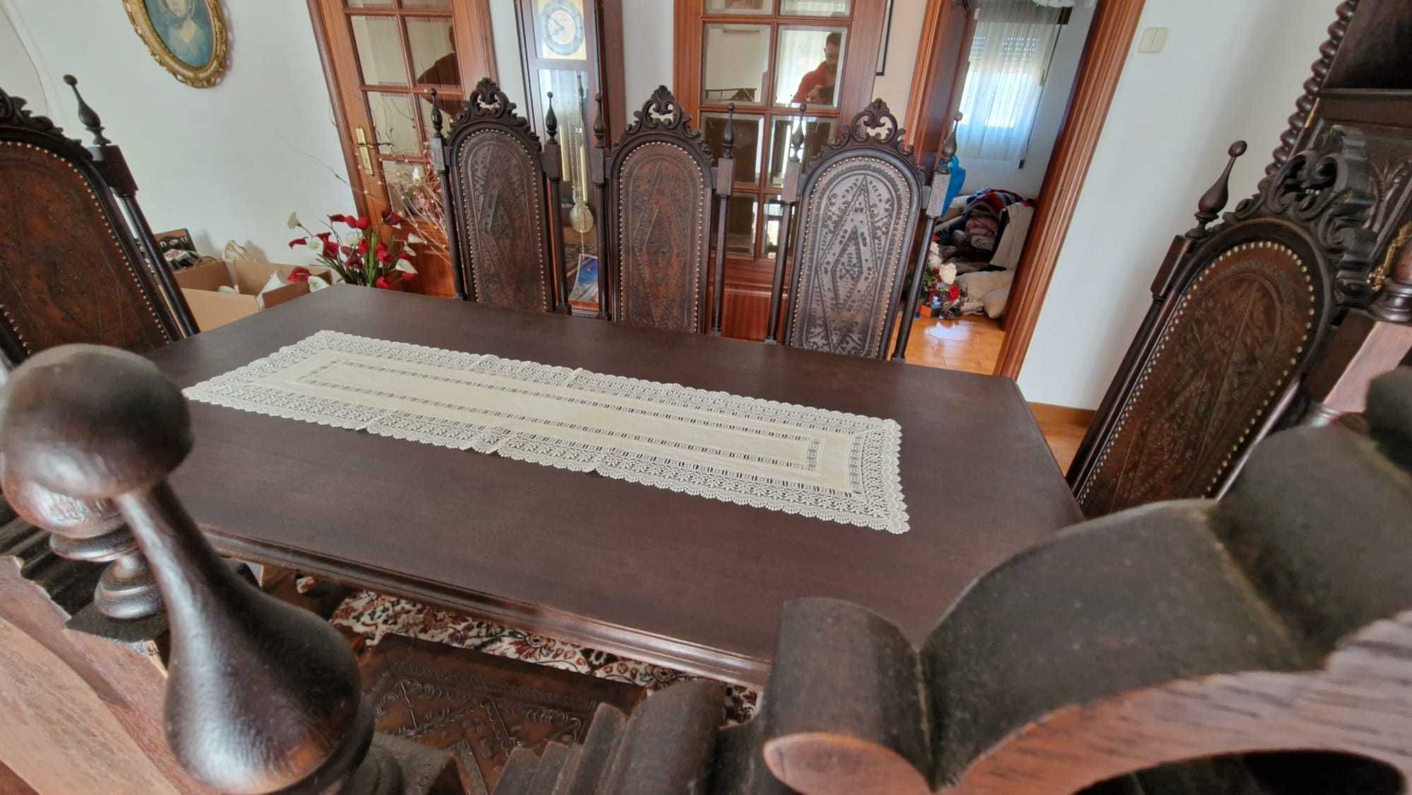 Conjunto de Móveis de Sala de Jantar (Madeira Maciça)