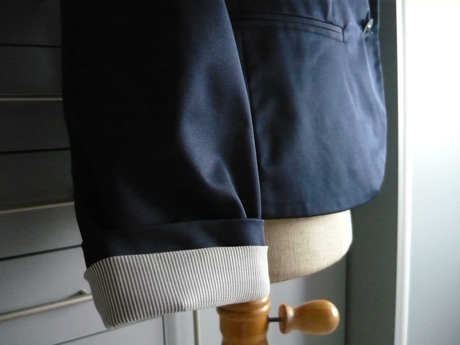 granatowy garnitur 44