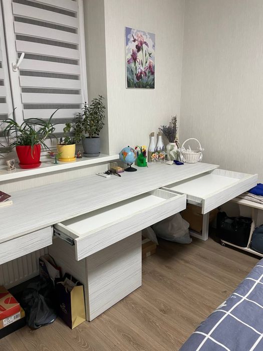 Продається компʼютерний стіл для 2-ох