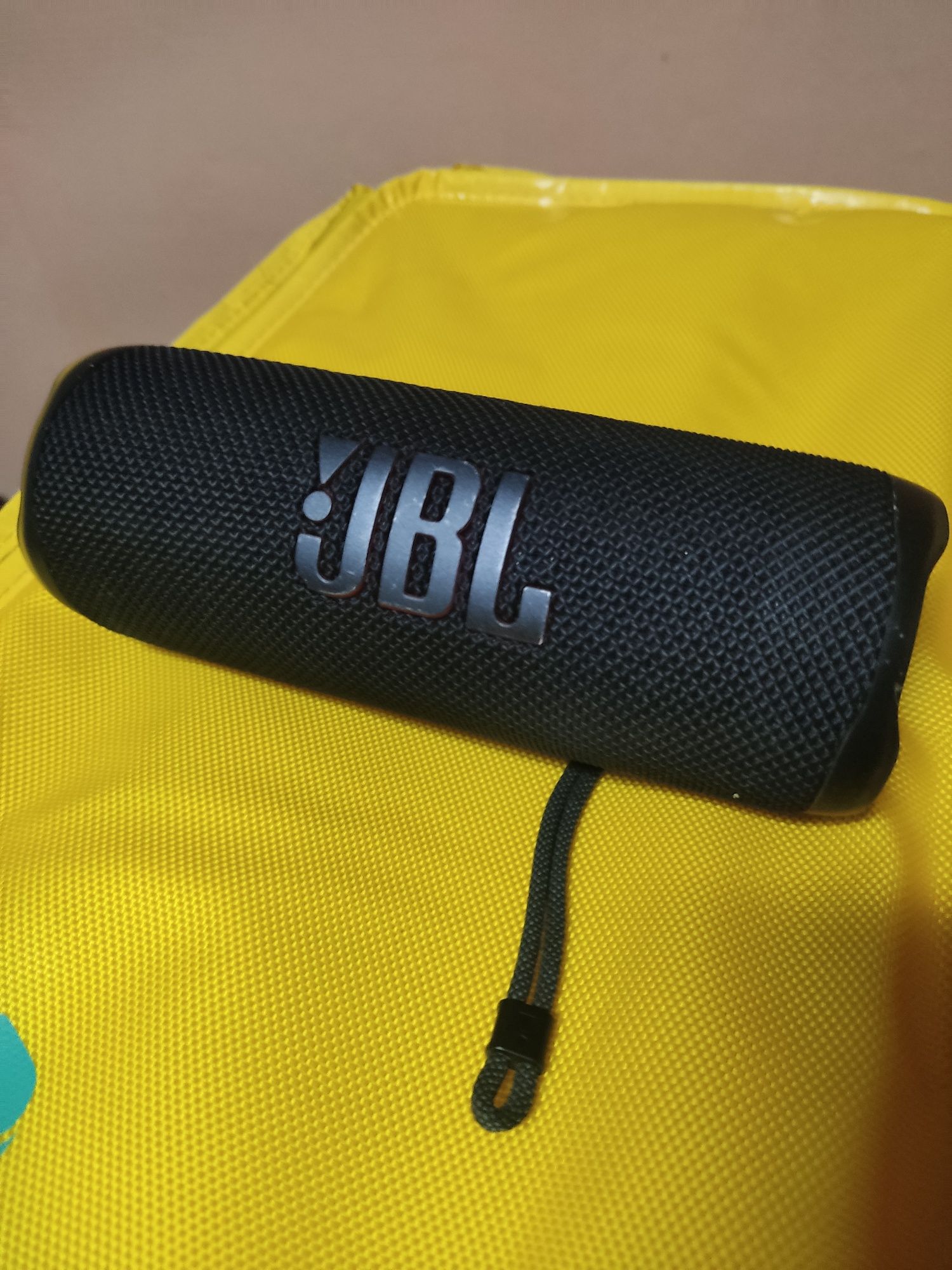 Продаю Jbl flip 6