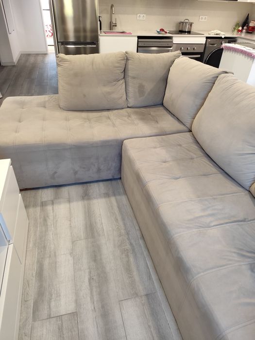 Sofá retrátil com chaise longue