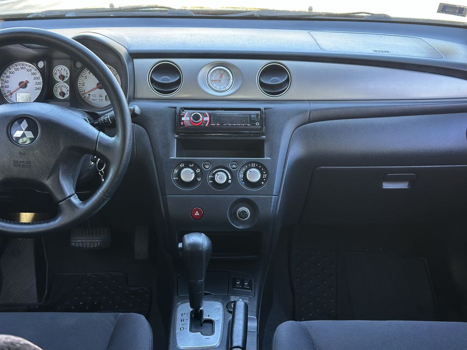 Mitsubishi Outlander 2006 року,2.4 бензин,автомат,повний привід,275т.к