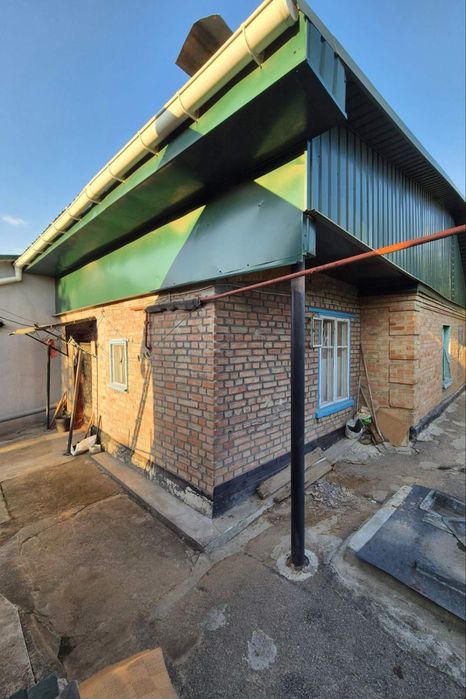 Продам пів Будинку.Школьний 52 кв.м окреме подвірʼя