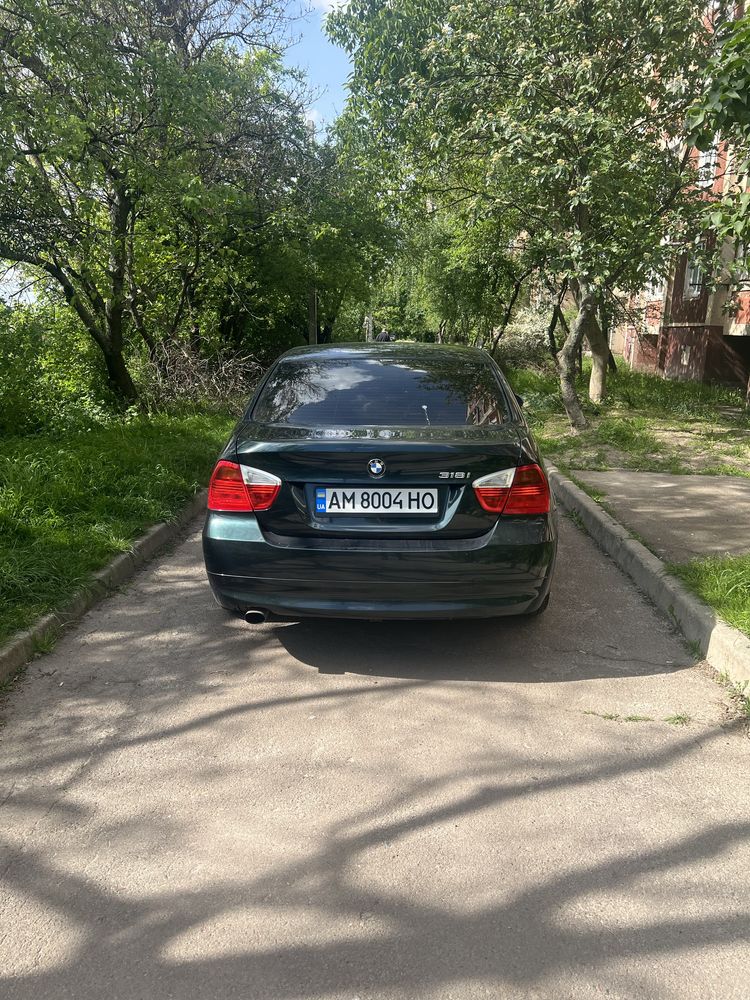 BMW E90 БМВ 2.0 бенз