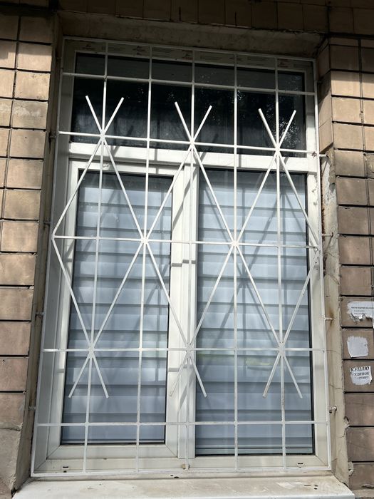 Ґрати металеві захисні на вікно 130/200