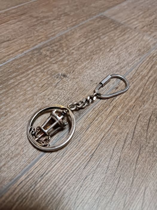 Серебряный брелок на ключи.