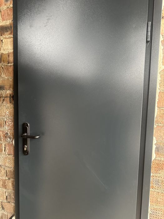 Металічні вхідні двері утеплені