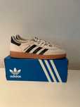 Aluminum\Handball\adidas\nowy UnisexTrampki.41