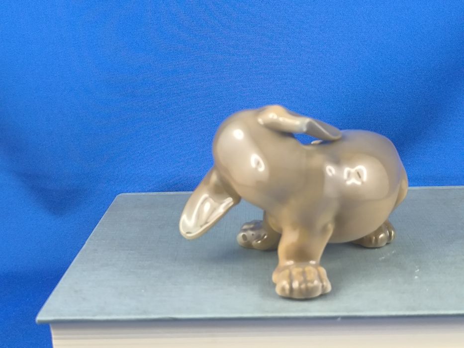 Pies, jamnik Royal Copenhagen #porcelana #ozdoba #prezent #dekoracja